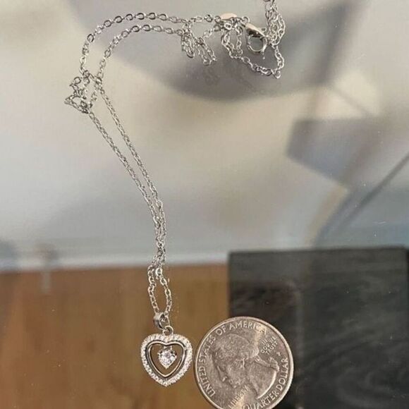 The Hearts Desire Pendant Necklace in silver and cubic zirconia - Picture 7 of 8
